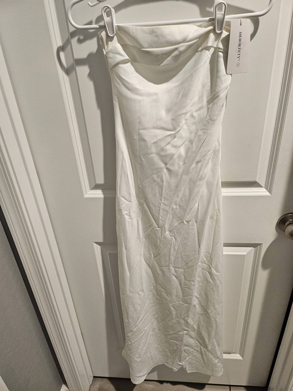 Minimalist Strapless White Midi Dress